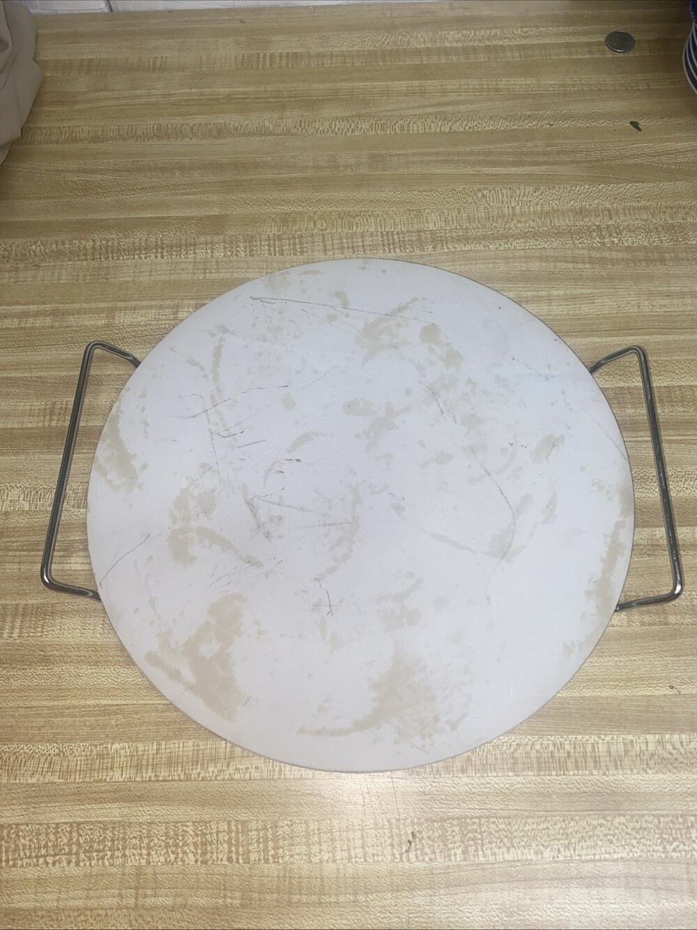 Pampered Chef (?) 13" Round Baking Pizza Stone And Handles Made In Taiwan
